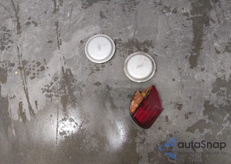 1995 Ford Escort z USA, uszkodzony, nr VIN 1FASP10J0SW326017